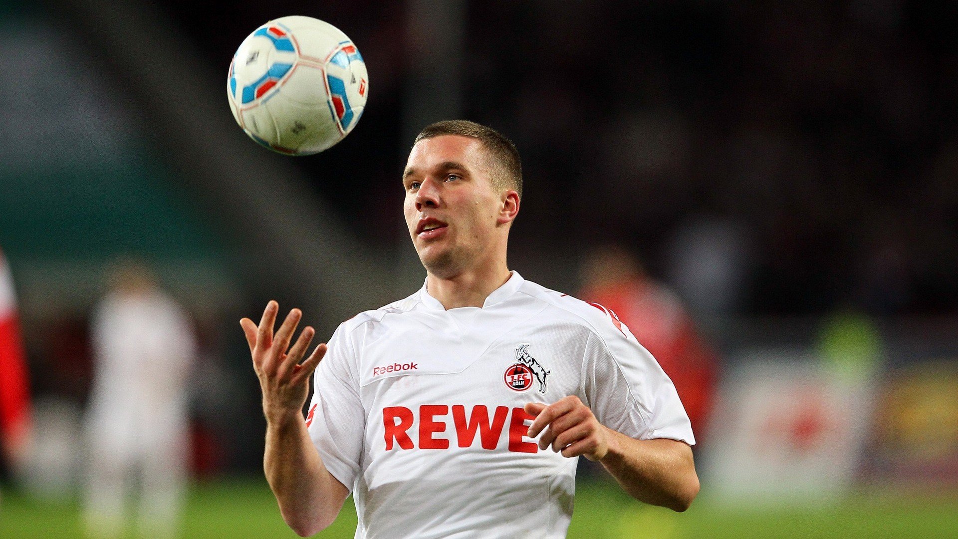 9人药厂新帅带队首胜，滕哈格11打10被对手绝平，腾格里haya